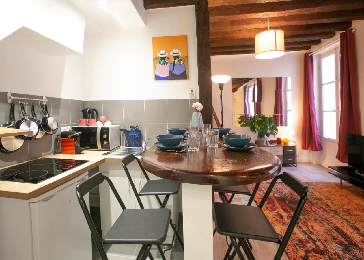 Authentic Apartment In Center Of Parisian Marais Dış mekan fotoğraf