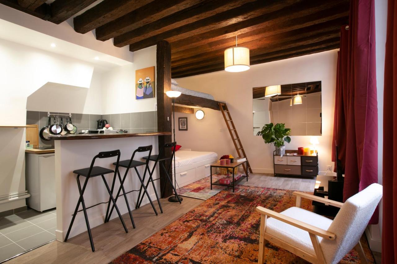 Authentic Apartment In Center Of Parisian Marais Dış mekan fotoğraf