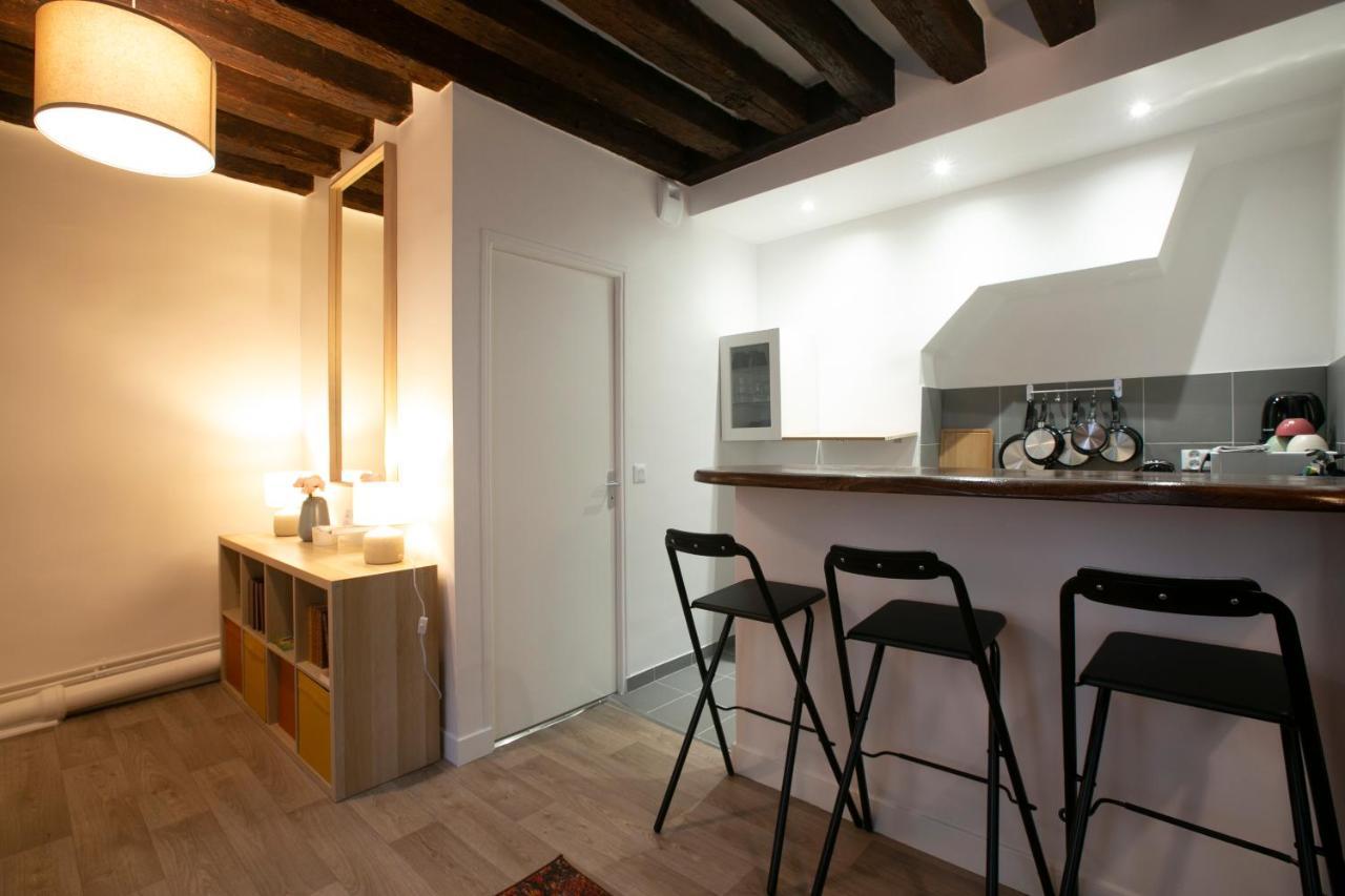 Authentic Apartment In Center Of Parisian Marais Dış mekan fotoğraf